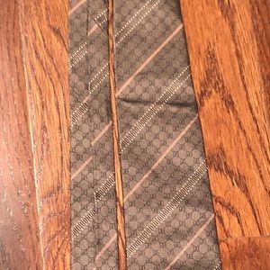 Men’s Gucci tie